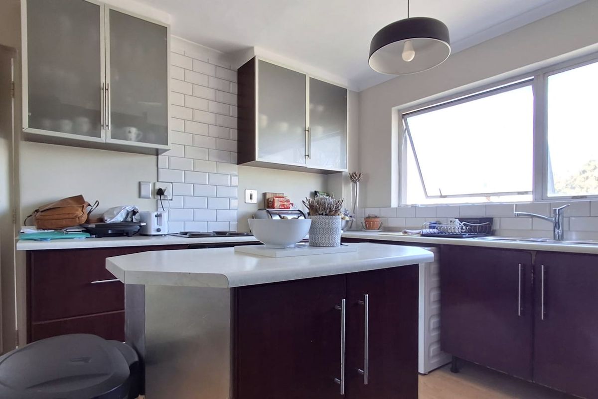 Escape to Easy Living in Secure Bergzicht!  - Photo 4