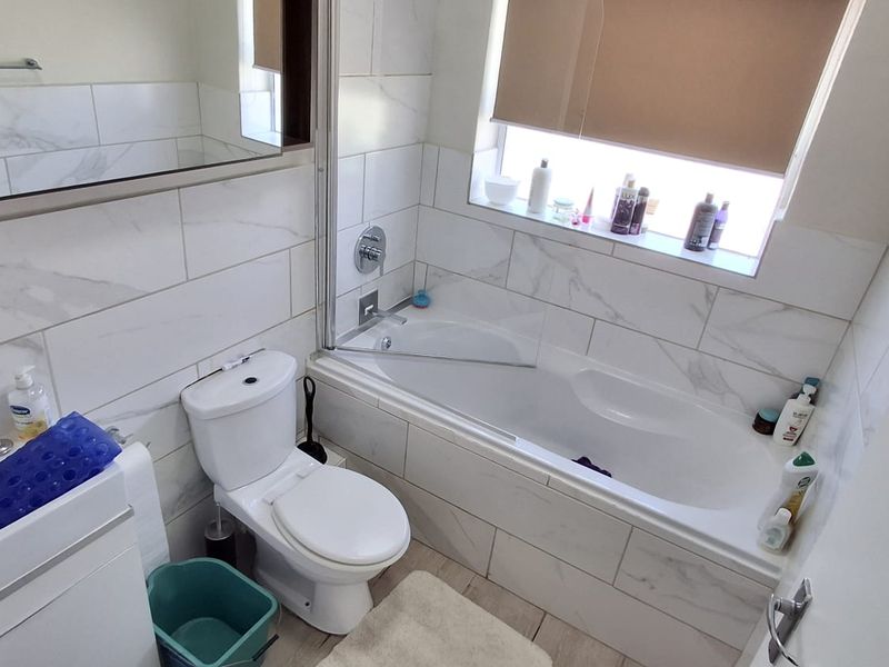 Escape to Easy Living in Secure Bergzicht!  - Photo 8