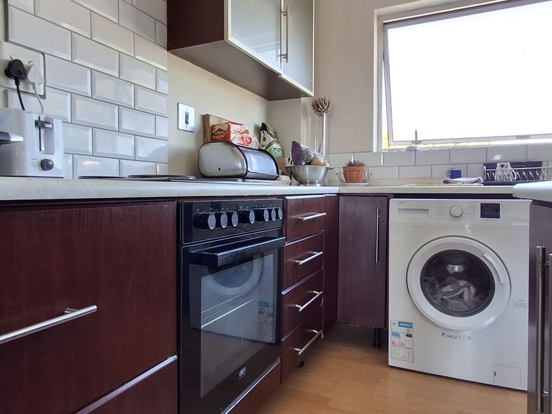 Escape to Easy Living in Secure Bergzicht!  - Photo 5