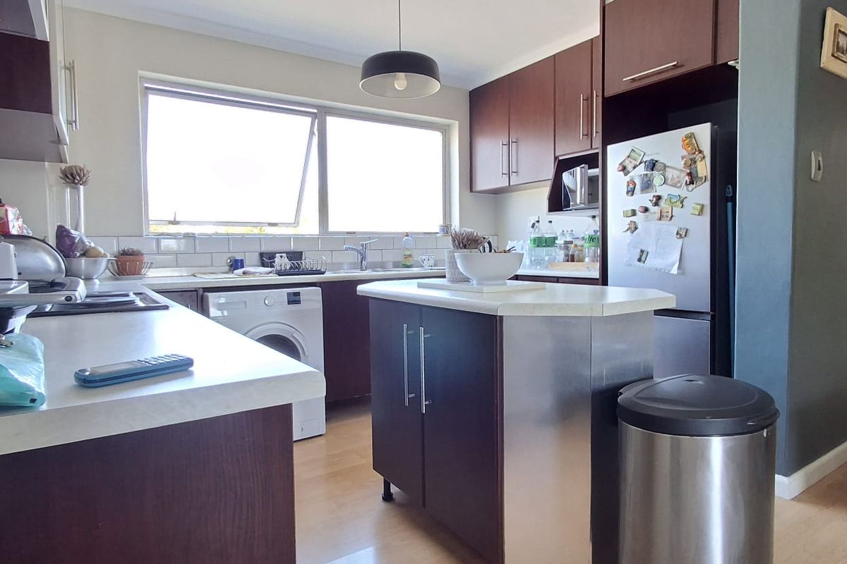 Escape to Easy Living in Secure Bergzicht!  - Photo 3