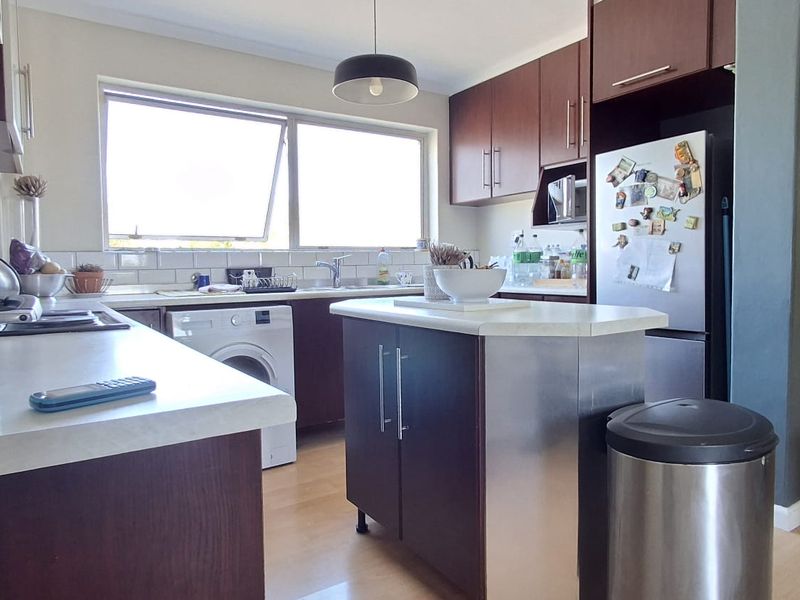 Escape to Easy Living in Secure Bergzicht!  - Photo 3