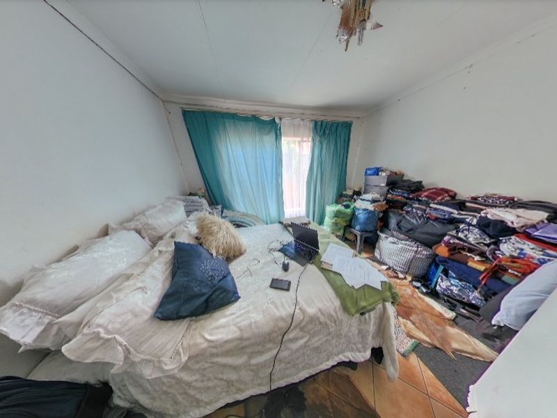 Reduced Price – 3 Bedroom Home with Massive Potential in The Orchards! - Photo 9