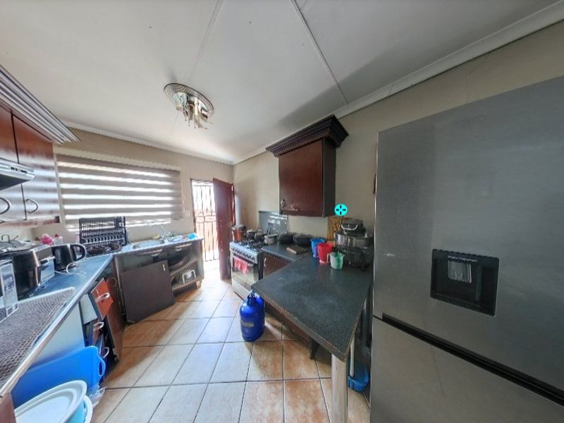 Reduced Price – 3 Bedroom Home with Massive Potential in The Orchards! - Photo 8