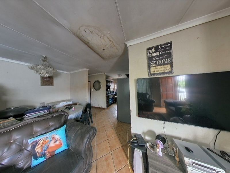 Reduced Price – 3 Bedroom Home with Massive Potential in The Orchards! - Photo 7