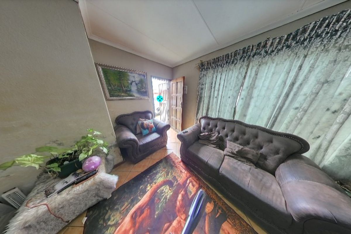 Reduced Price – 3 Bedroom Home with Massive Potential in The Orchards! - Photo 5