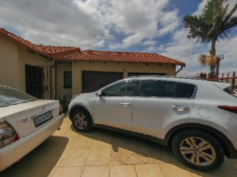 Reduced Price – 3 Bedroom Home with Massive Potential in The Orchards! - Photo 2