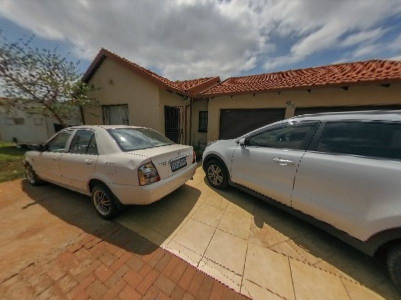 Reduced Price – 3 Bedroom Home with Massive Potential in The Orchards! - Photo 3