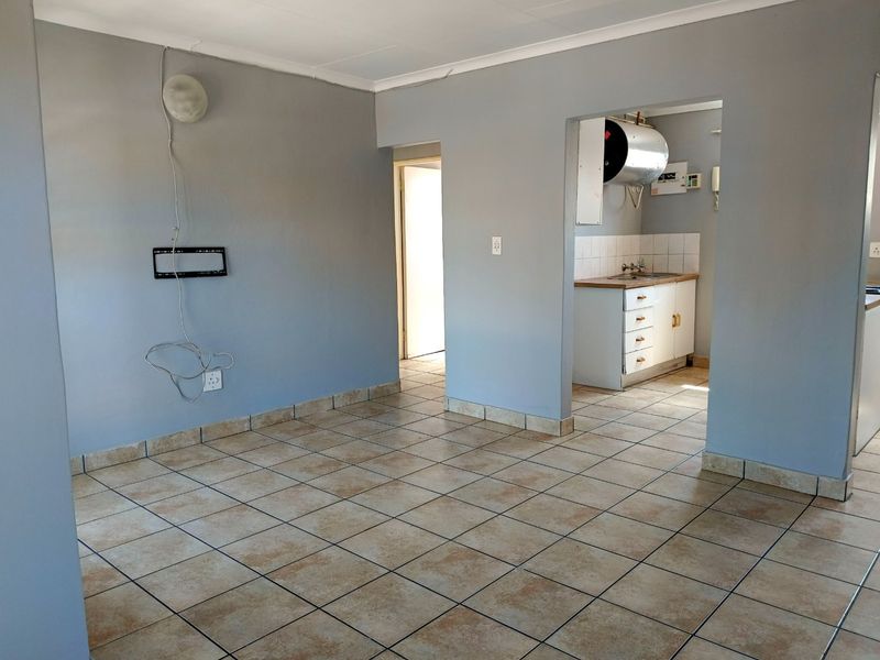 2 Bedroom Apartment Available - Photo 4