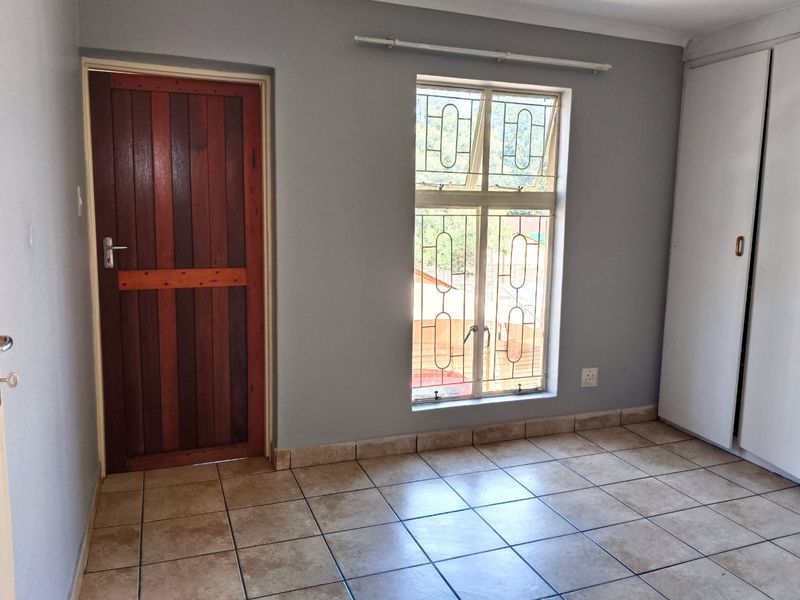 2 Bedroom Apartment Available - Photo 2