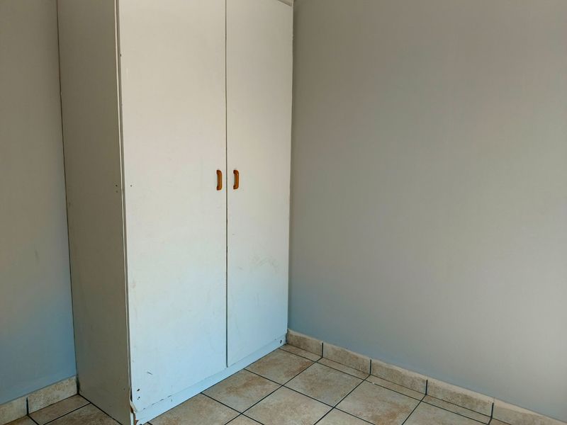 2 Bedroom Apartment Available - Photo 10