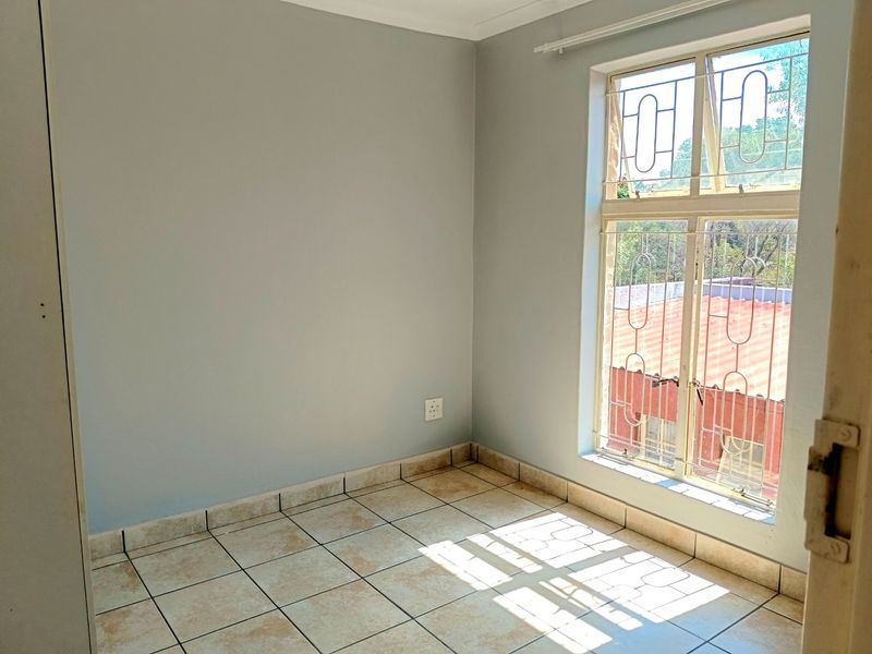 2 Bedroom Apartment Available - Photo 9