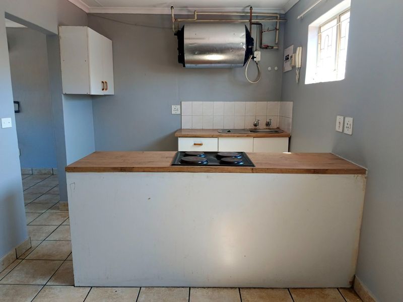 2 Bedroom Apartment Available - Photo 7