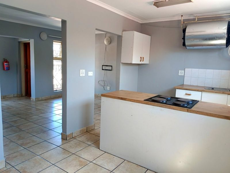 2 Bedroom Apartment Available - Photo 6