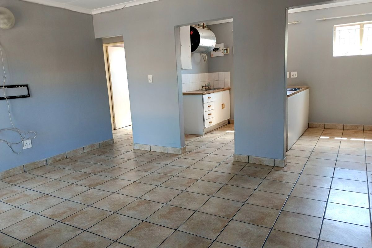 2 Bedroom Apartment Available - Photo 5