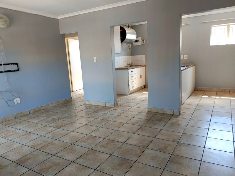 2 Bedroom Apartment Available - Photo 5