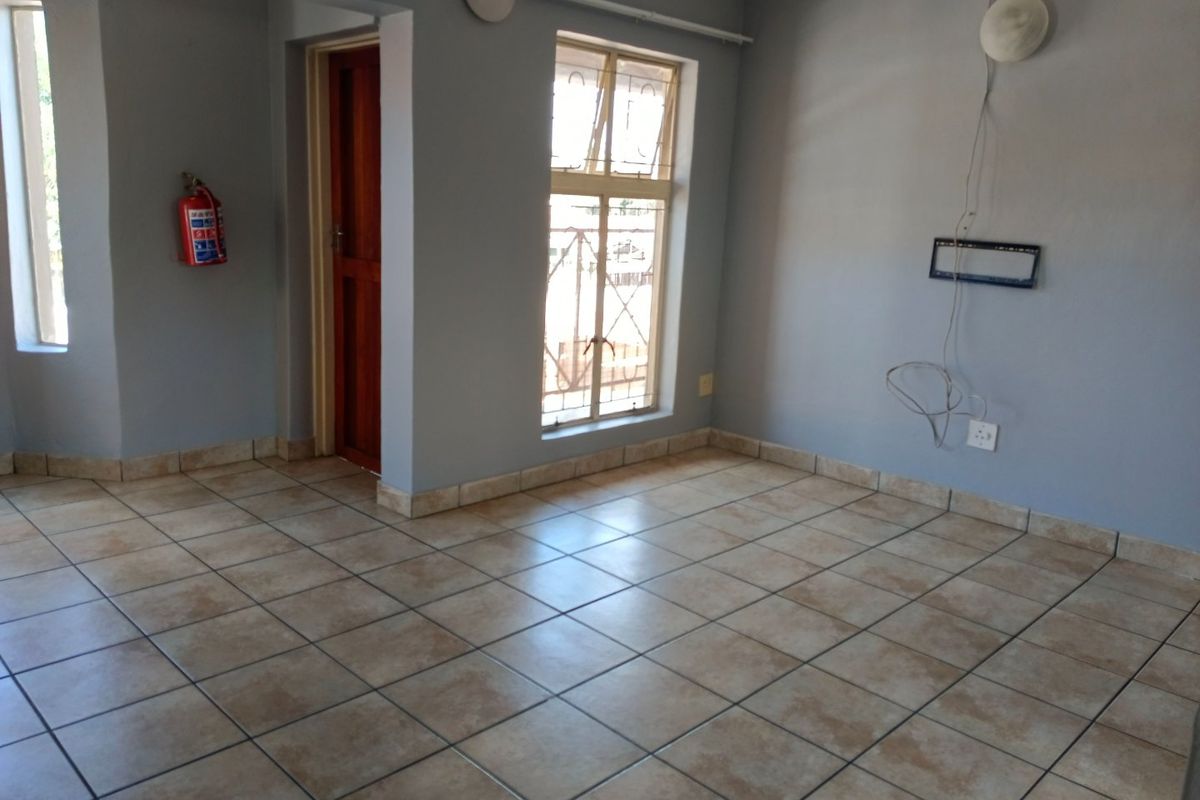 2 Bedroom Apartment Available - Photo 3