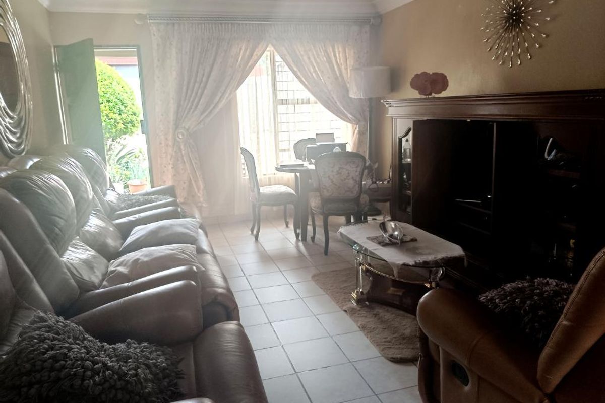 2 Bedroom Townhouse Available - Photo 5