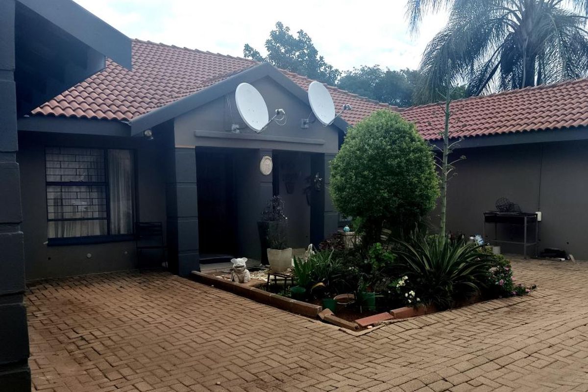 2 Bedroom Townhouse Available - Photo 2