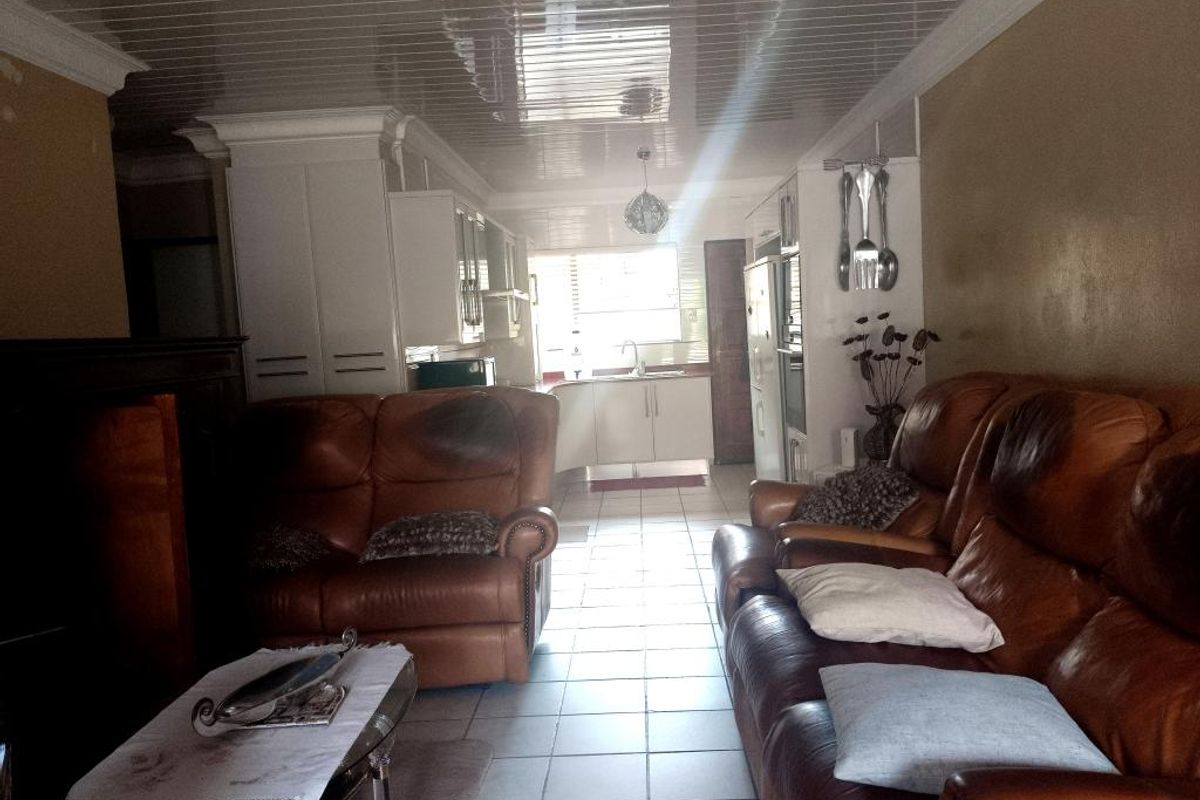 2 Bedroom Townhouse Available - Photo 3