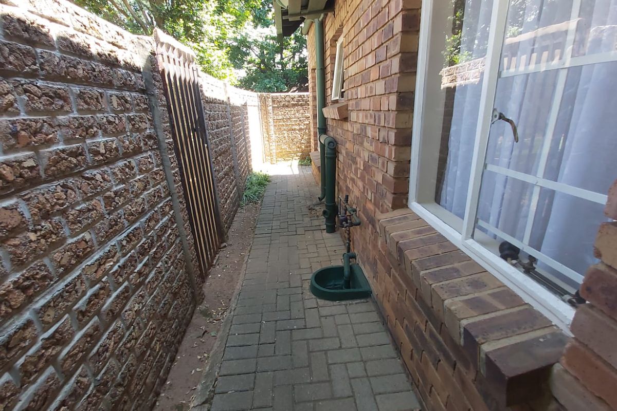 Comfortable Family Home with Functional Design - Photo 4