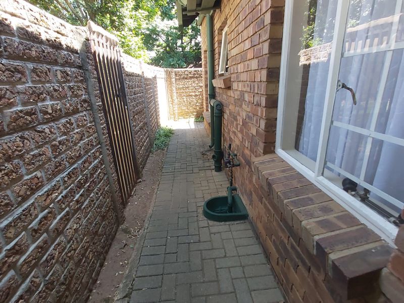 Comfortable Family Home with Functional Design - Photo 4