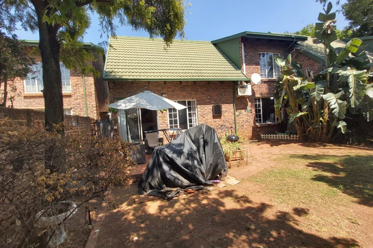 Comfortable Family Home with Functional Design - Photo 5