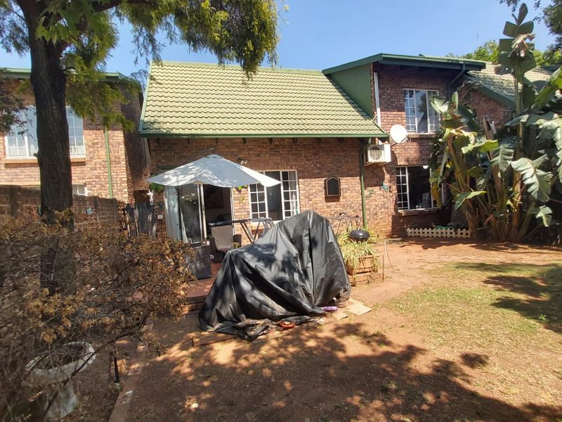 Comfortable Family Home with Functional Design - Photo 5