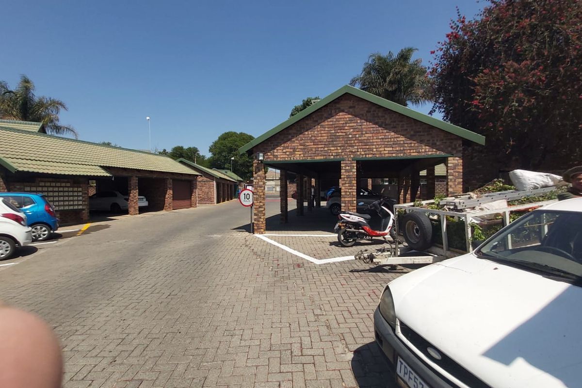 Comfortable Family Home with Functional Design - Photo 2