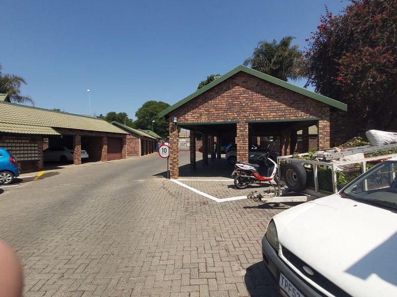 Comfortable Family Home with Functional Design - Photo 2