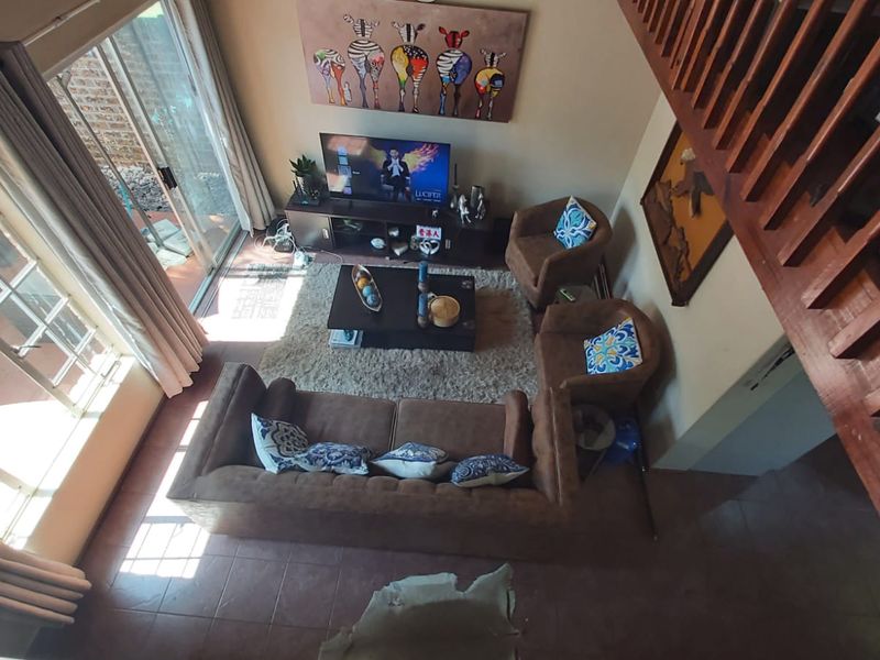 Comfortable Family Home with Functional Design - Photo 10