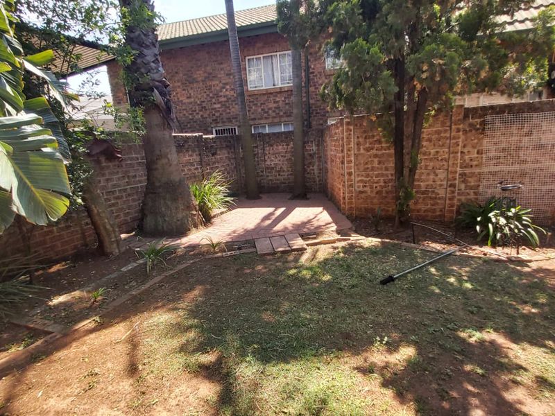 Comfortable Family Home with Functional Design - Photo 7