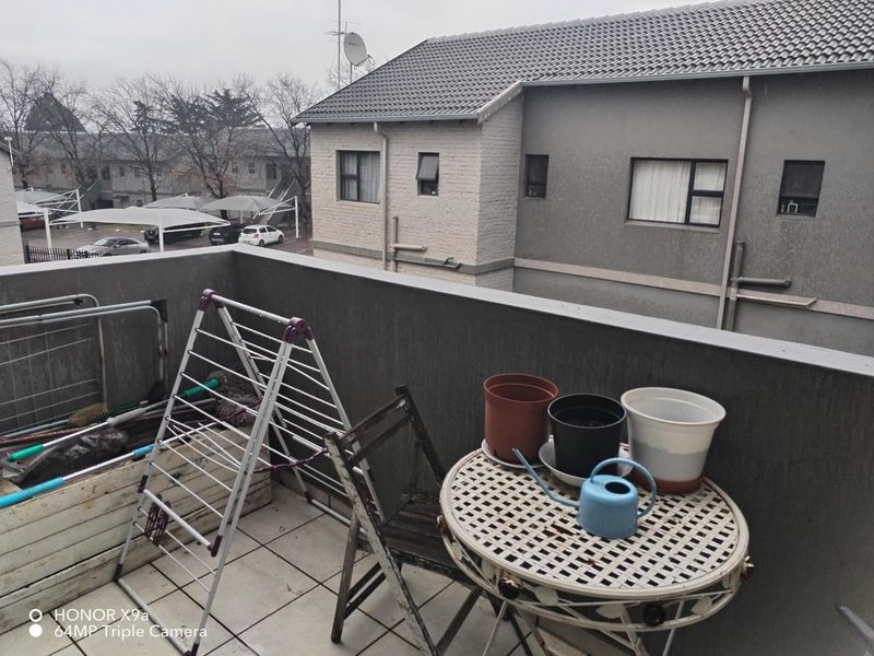 Modern 2-Bedroom Apartment in Rynfield AH for Sale! - Photo 7