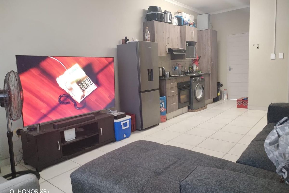 Modern 2-Bedroom Apartment in Rynfield AH for Sale! - Photo 2