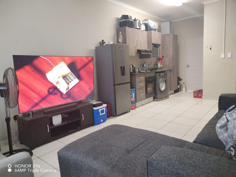 Modern 2-Bedroom Apartment in Rynfield AH for Sale! - Photo 2