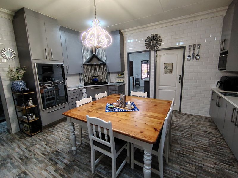 Idyllic 5 Bed Farm Retreat in Cullinan Rural (Perfect for wedding venue) - Photo 2