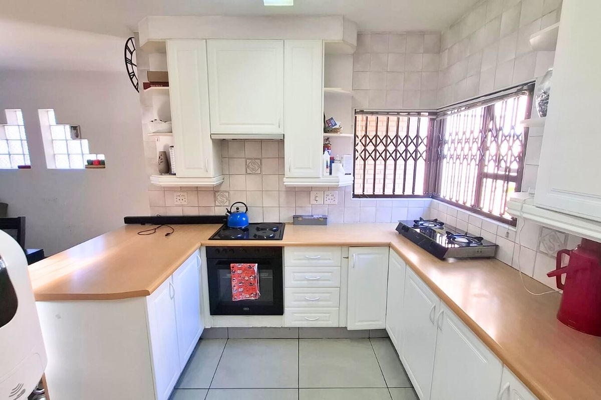 3-Bedroom House for Sale in Sought-After Carlswald Close Complex, Halfway Gardens - Photo 3