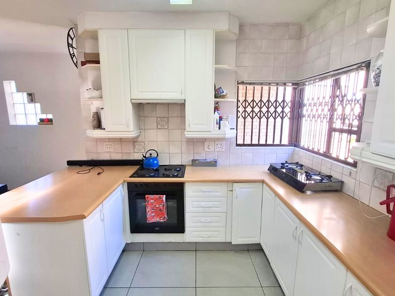 3-Bedroom House for Sale in Sought-After Carlswald Close Complex, Halfway Gardens - Photo 3