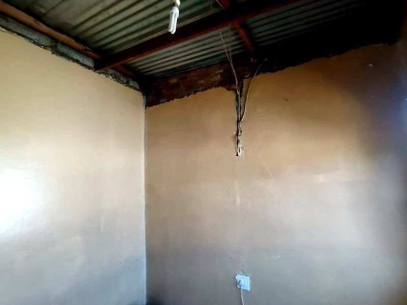 5 Bedroom House for Sale in Mdantsane NU6 - Photo 4
