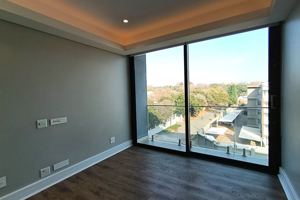Upmarket 1 bedroom unit in the prestigious Melrose Arch Precinct - Photo 2