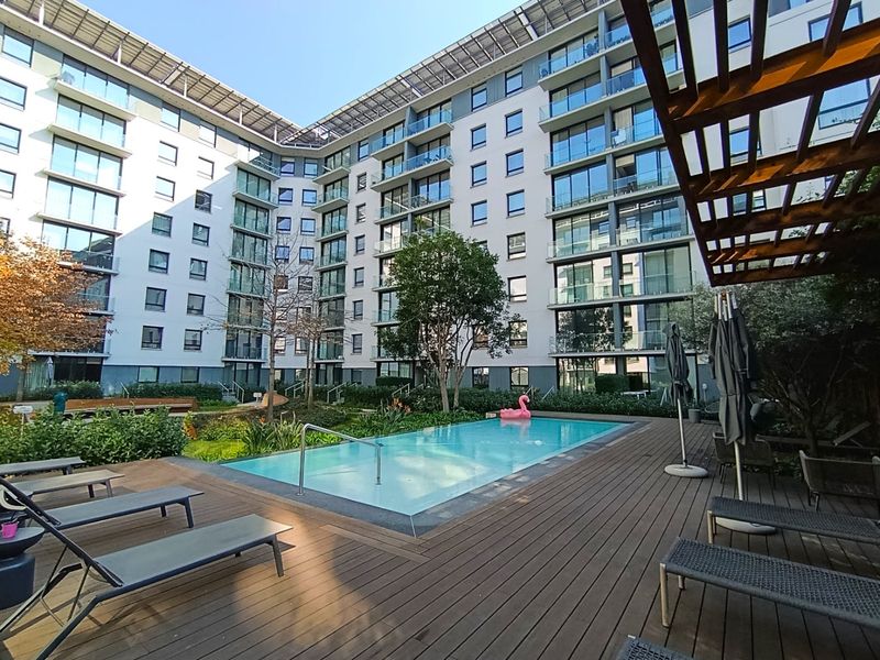 Upmarket 1 bedroom unit in the prestigious Melrose Arch Precinct - Photo 1