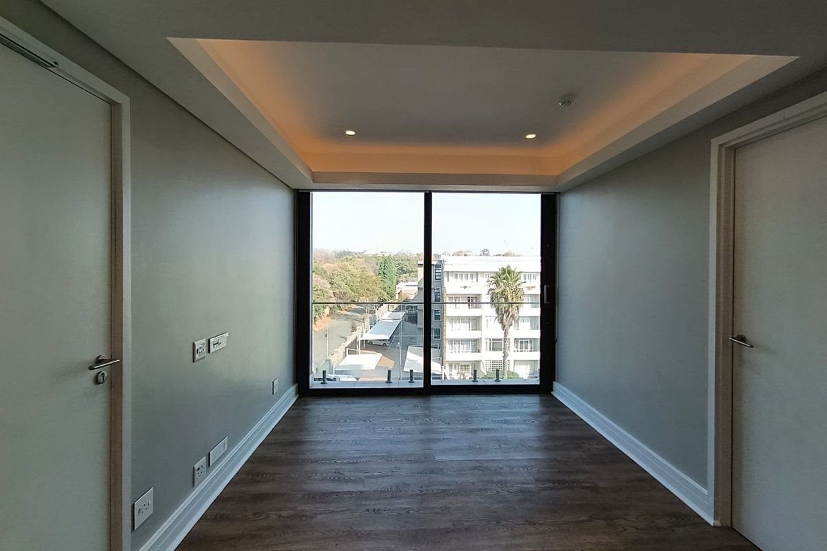 Upmarket 1 bedroom unit in the prestigious Melrose Arch Precinct - Photo 3