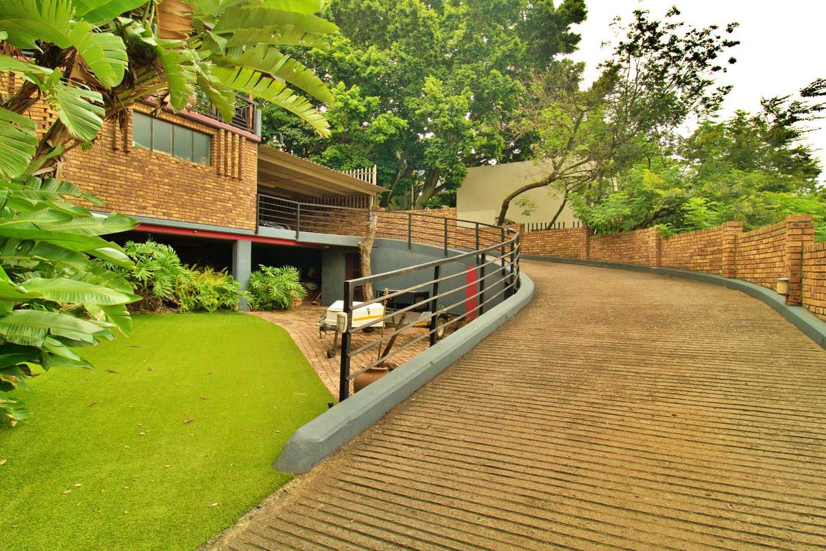 Triple Storey 6 Bedroom House, 4 Bathroom, 4 Garage House - Photo 3