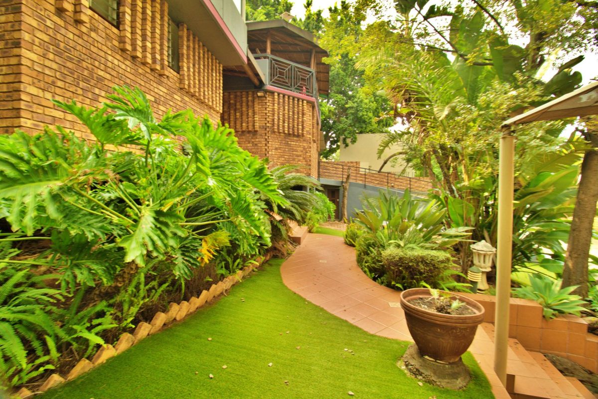 Triple Storey 6 Bedroom House, 4 Bathroom, 4 Garage House - Photo 5