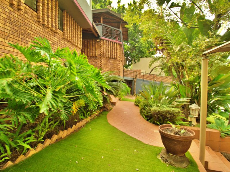 Triple Storey 6 Bedroom House, 4 Bathroom, 4 Garage House - Photo 5