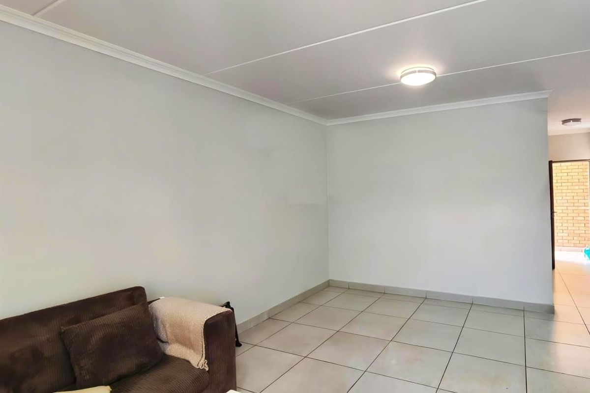 Modern 2-Bedroom Sectional Title Unit in Goedeburg, Benoni - Photo 4