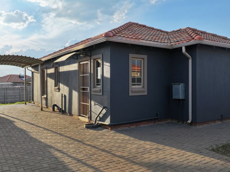 Spacious 3Bedroom House for Sale in Sky City - Photo 5