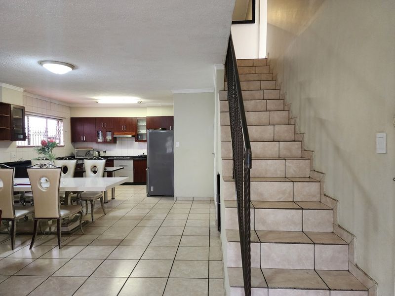 5 Bedroom - Double Story Townhouse in Complex for Sale in Doringkruin - Photo 10