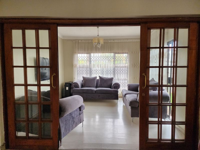 5 Bedroom - Double Story Townhouse in Complex for Sale in Doringkruin - Photo 7