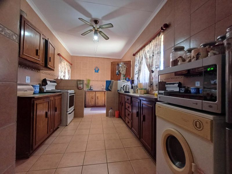 Spacious Family Haven for Sale in Meiringspark Ext 4, Klerksdorp - Photo 9