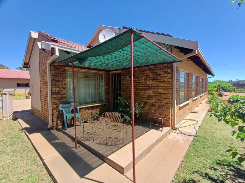 Spacious Family Haven for Sale in Meiringspark Ext 4, Klerksdorp - Photo 6